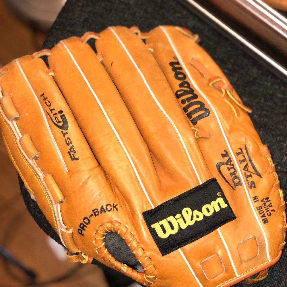 WILSON SOFTBALL GLOVE (LEFT HAND)